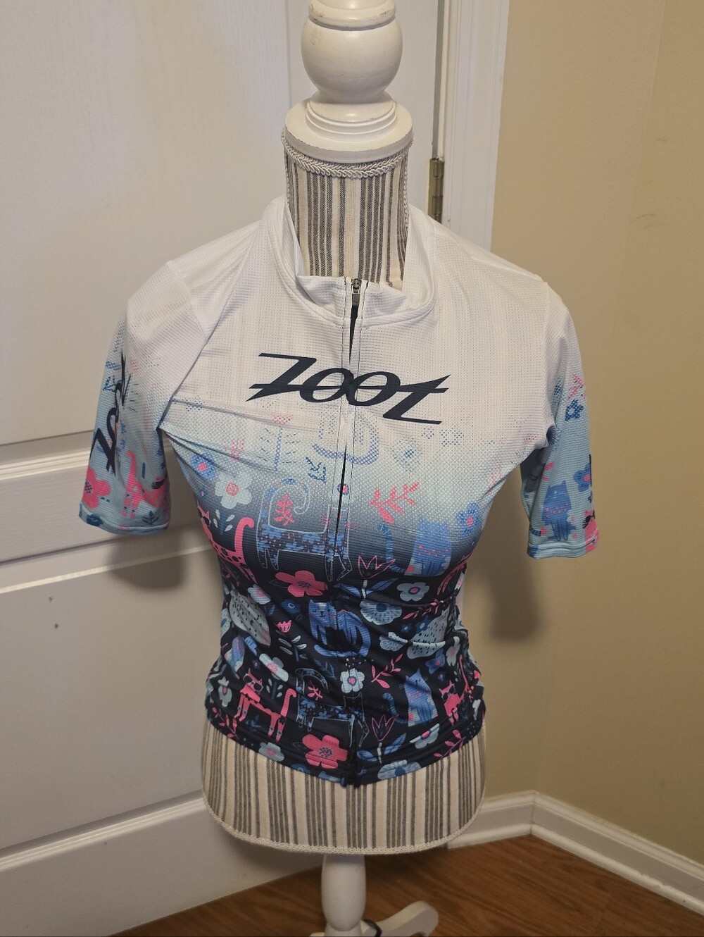 Zoot Women's Cat Floral White/Blue/Pink Cycling Bike Jersey Size Medium